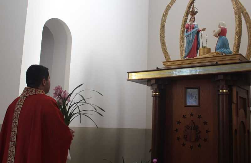 Foto de capa da notícia Padre Charles Kermaunar da Arquidiocese de Porto Alegre celebra sua primeira missa no Santuário de Caravaggio em Farroupilha
