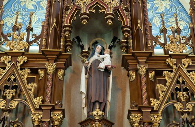 Santa Teresa em altar na Catedral de Caxias do Sul